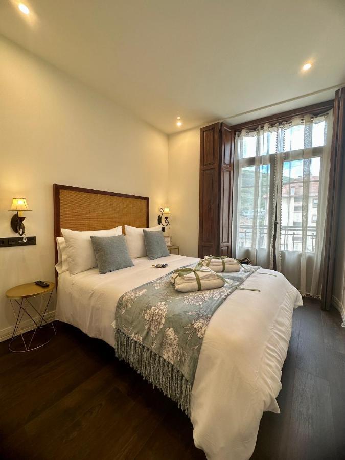 Claren'S Boutique Rooms Кангас-дель-Нарсеа Экстерьер фото