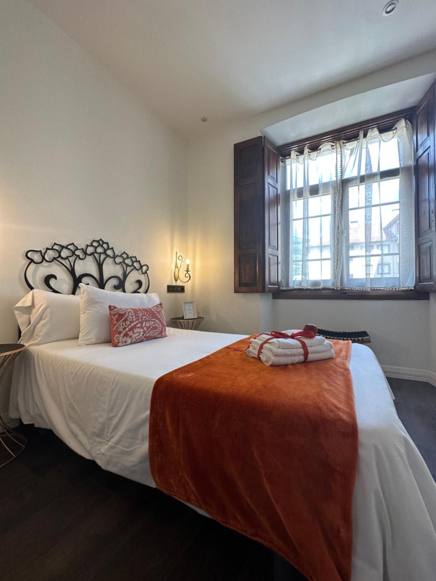 Claren'S Boutique Rooms Кангас-дель-Нарсеа Экстерьер фото