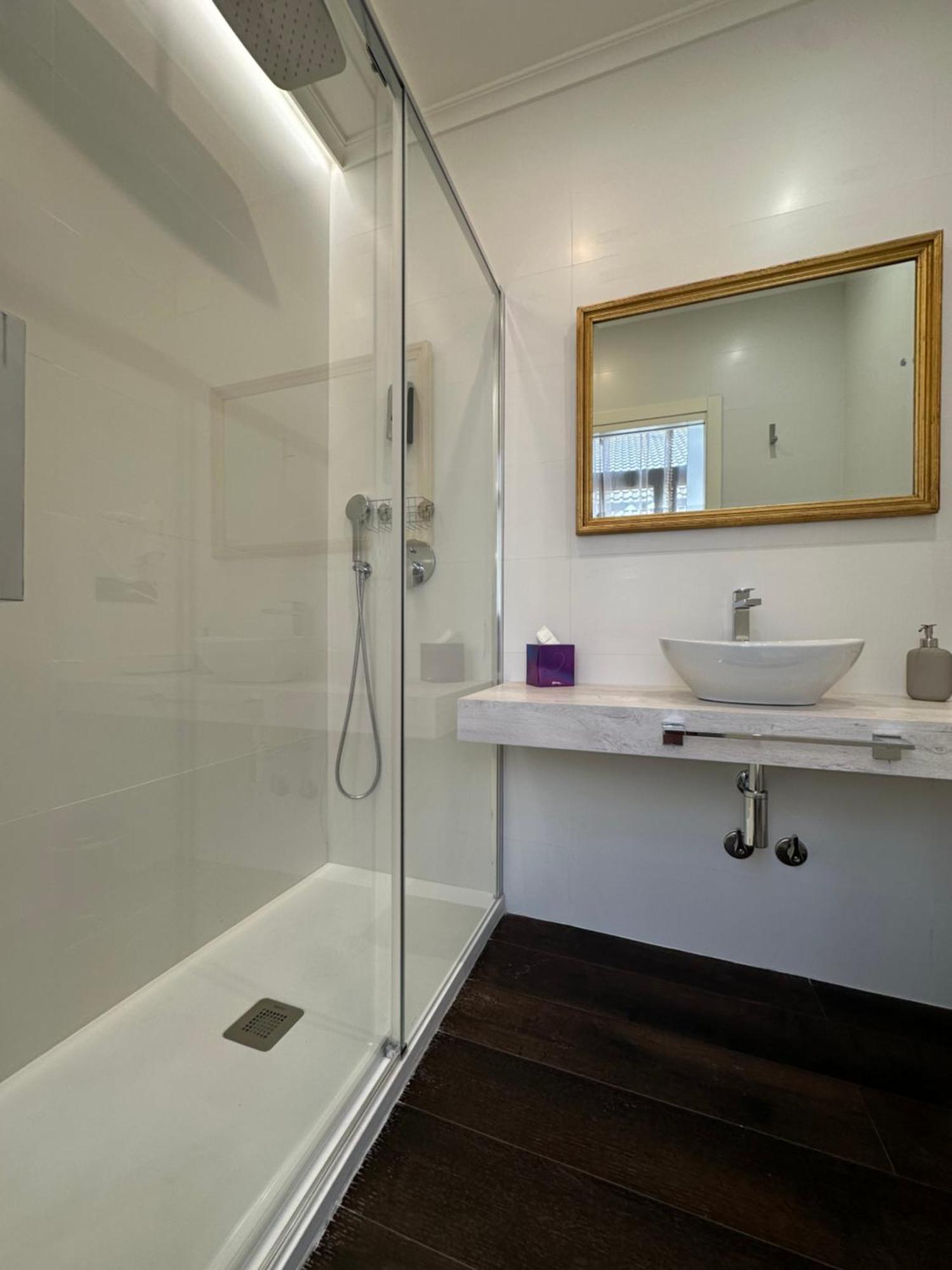 Claren'S Boutique Rooms Кангас-дель-Нарсеа Экстерьер фото