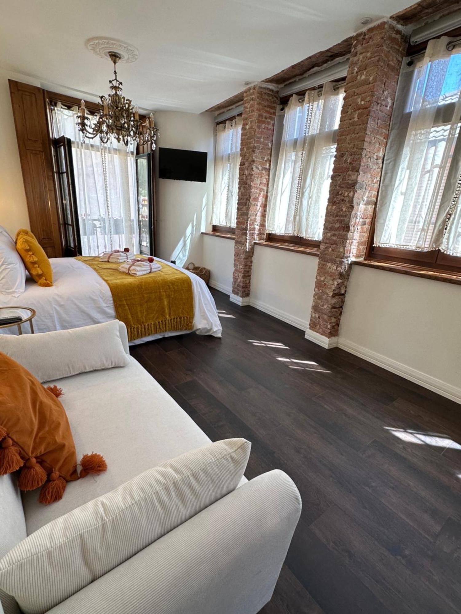 Claren'S Boutique Rooms Кангас-дель-Нарсеа Экстерьер фото