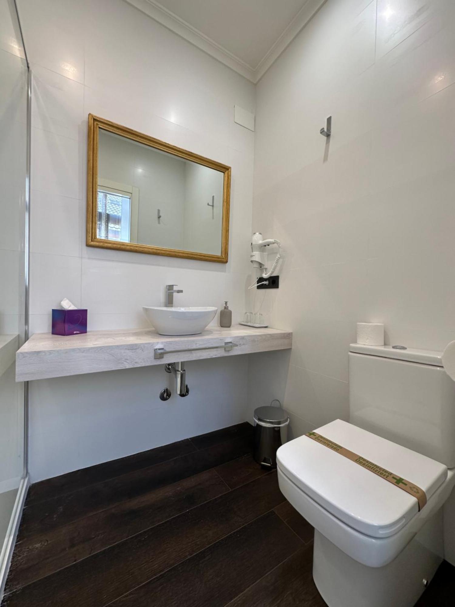 Claren'S Boutique Rooms Кангас-дель-Нарсеа Экстерьер фото